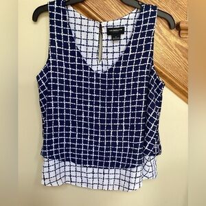 EUC, Liz Claiborne Sleeveless Blouse, Size Small. Navy. White layered womens